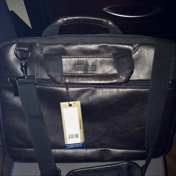 Kenneth Cole Reaction Bag - Picture 1 of 6